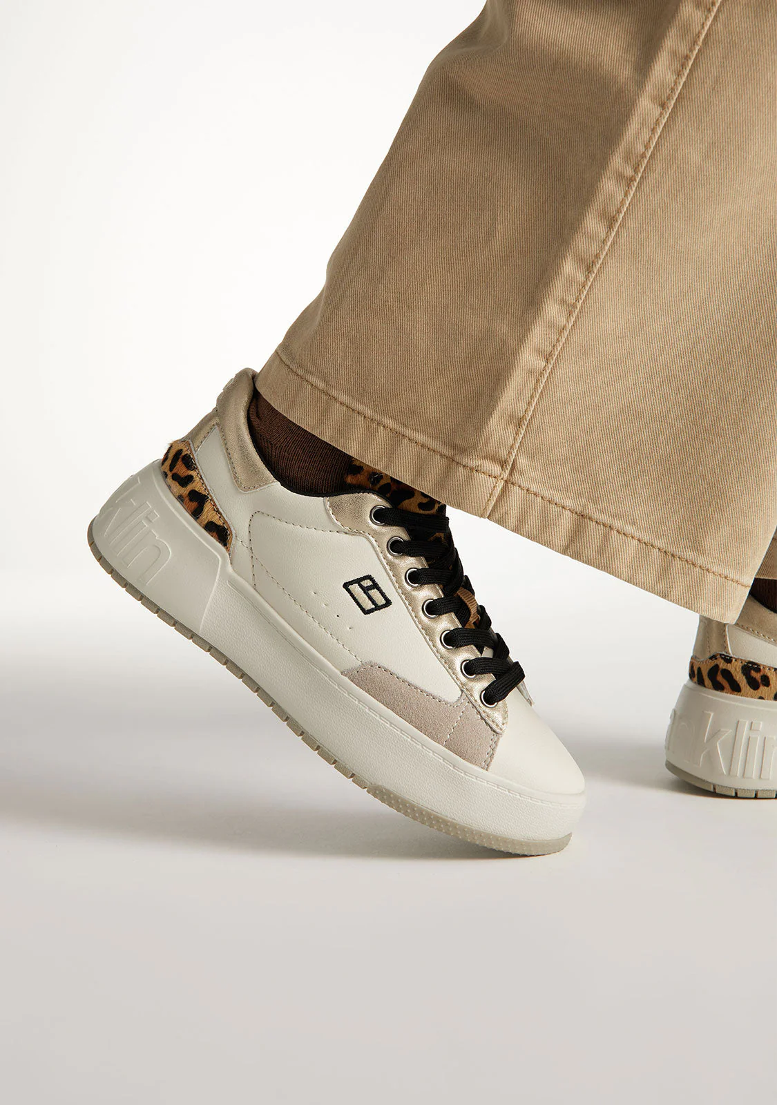 Court '74 White / Leopard - Image 5