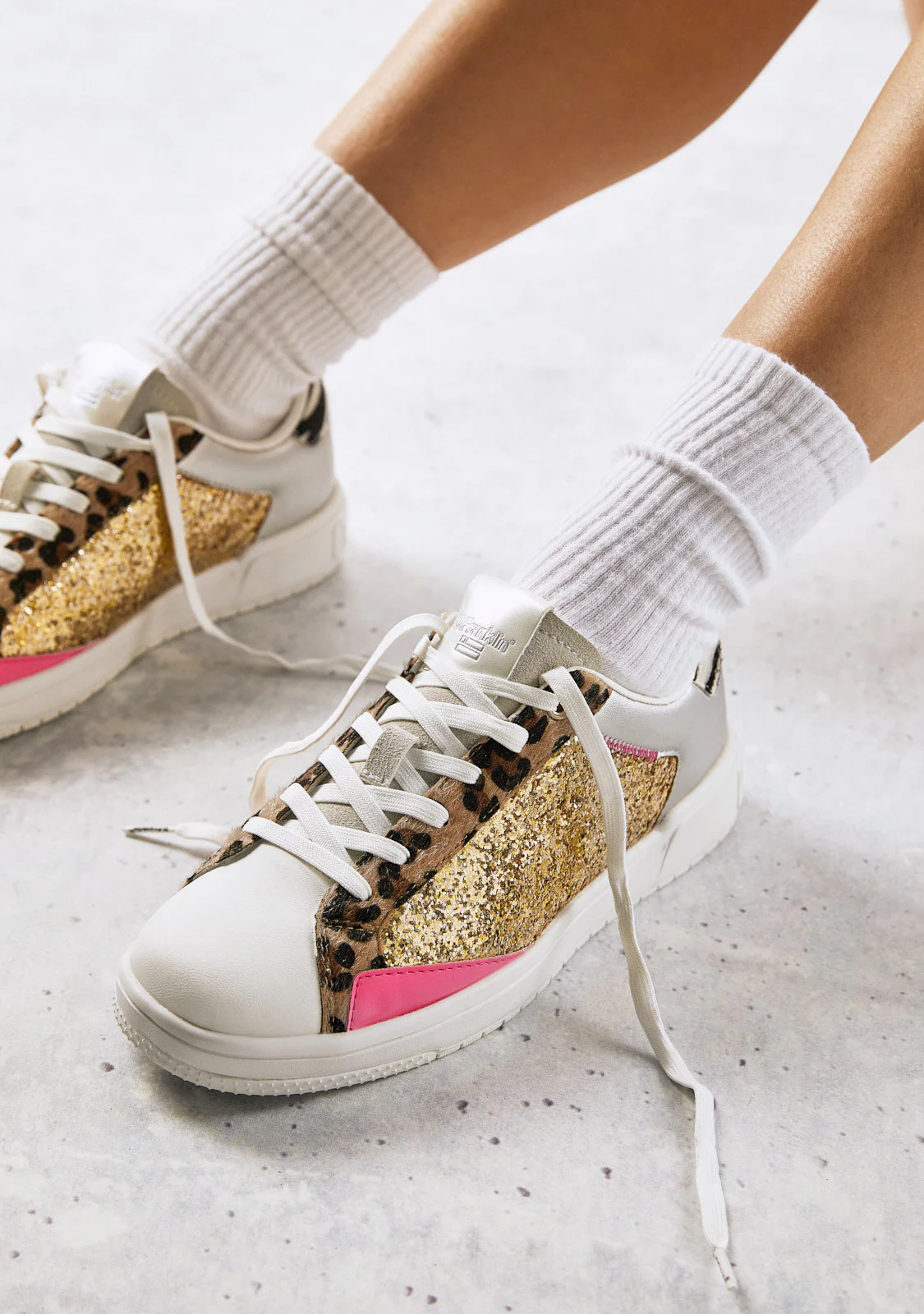 Court V2 Tennis Basic Glitter Gold Leo - Image 5