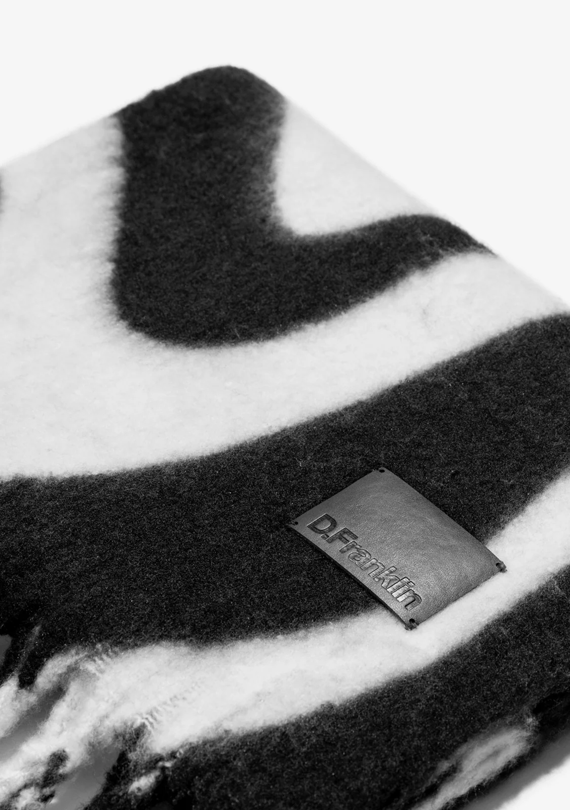 Nordic Zebra Scarf Black - Image 3